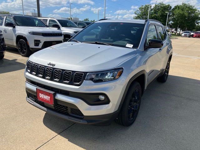 New 2026 Silver Zynith Metallic Clear-Coat Exterior Paint Jeep Latitude Altitude image 3