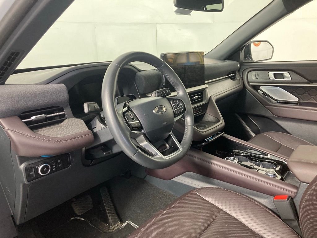 Used 2025 White Ford Platinum image 13
