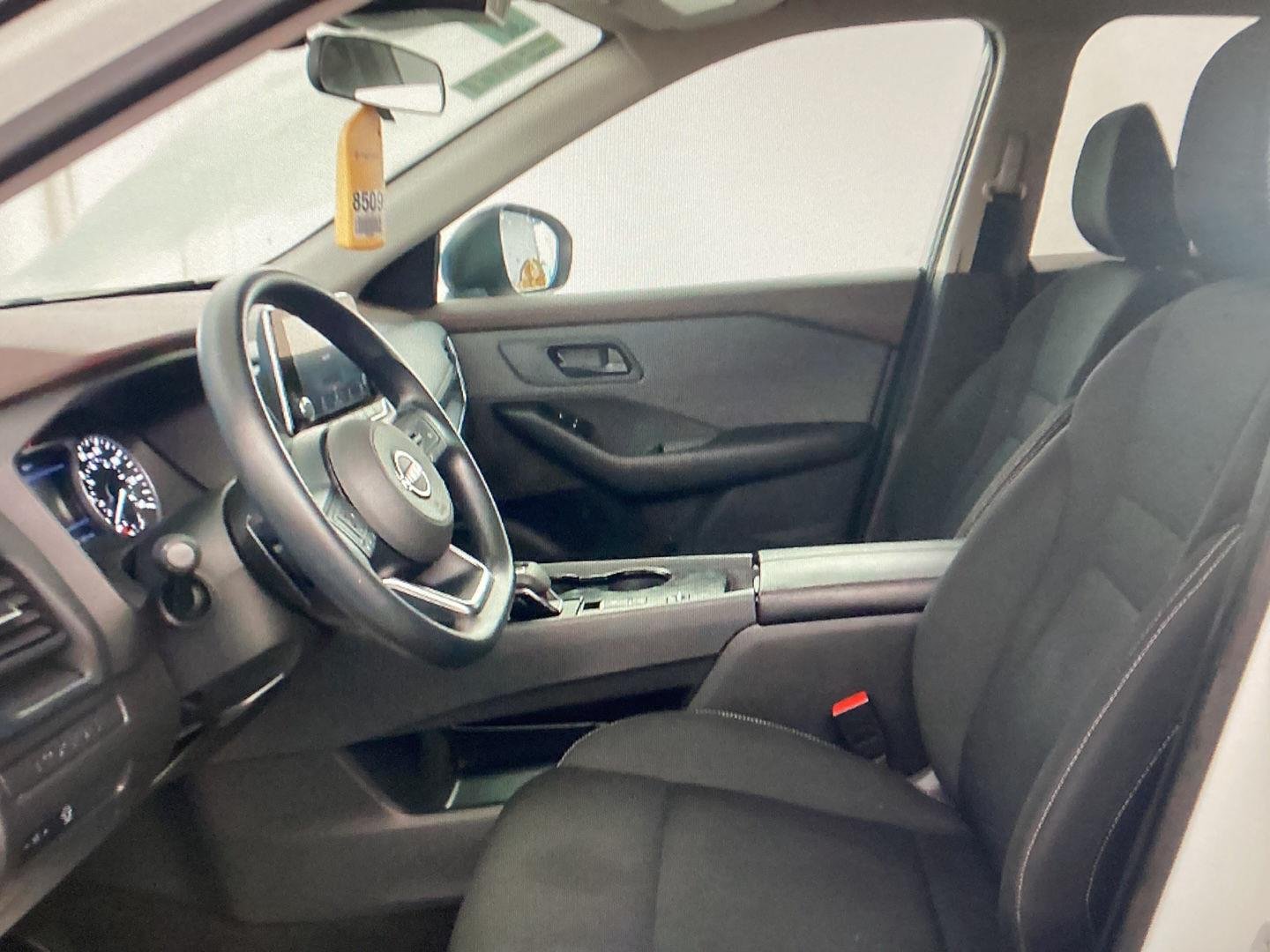 Used 2023 Glacier White Nissan S image 5