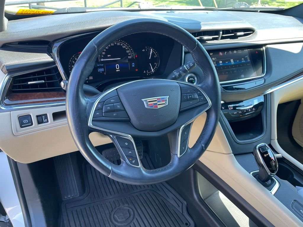 Used 2017 Crystal White Tricoat Cadillac Luxury image 11
