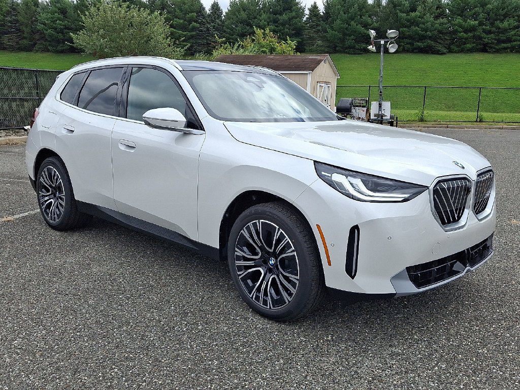 New 2026 Mineral White Metallic BMW 30 xDrive image 2