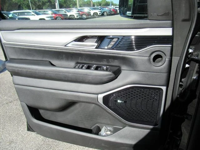 New 2026 High Gloss Black Exterior Paint Jeep Limited Reserve image 20
