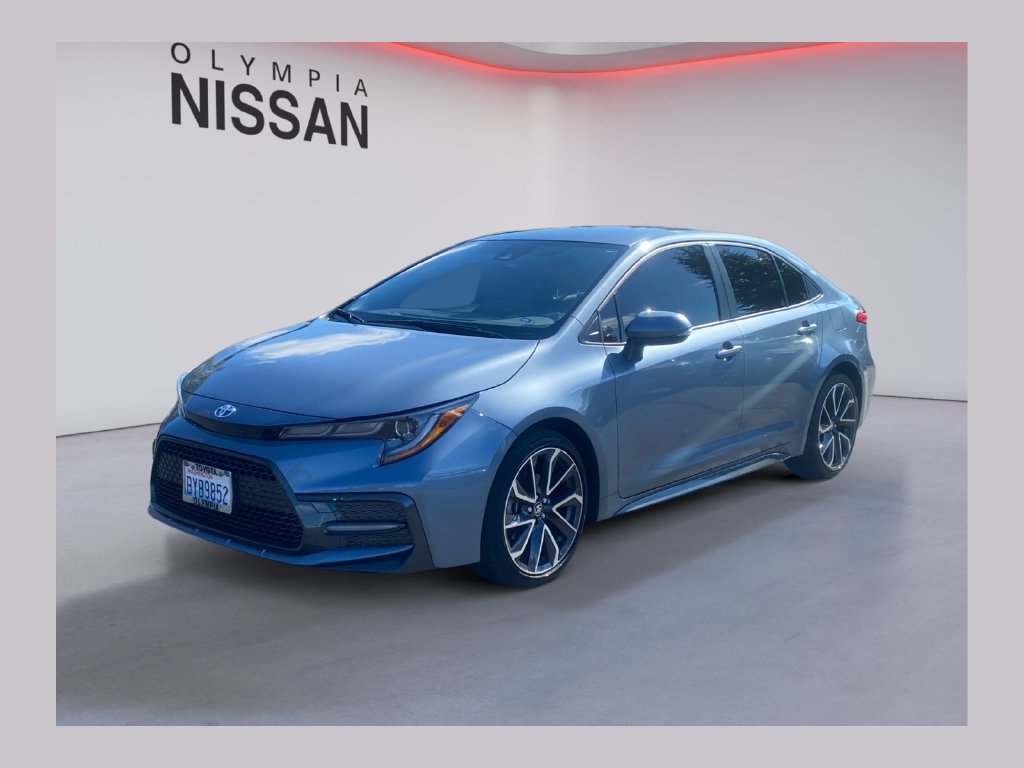 Used 2021  Toyota SE image 1