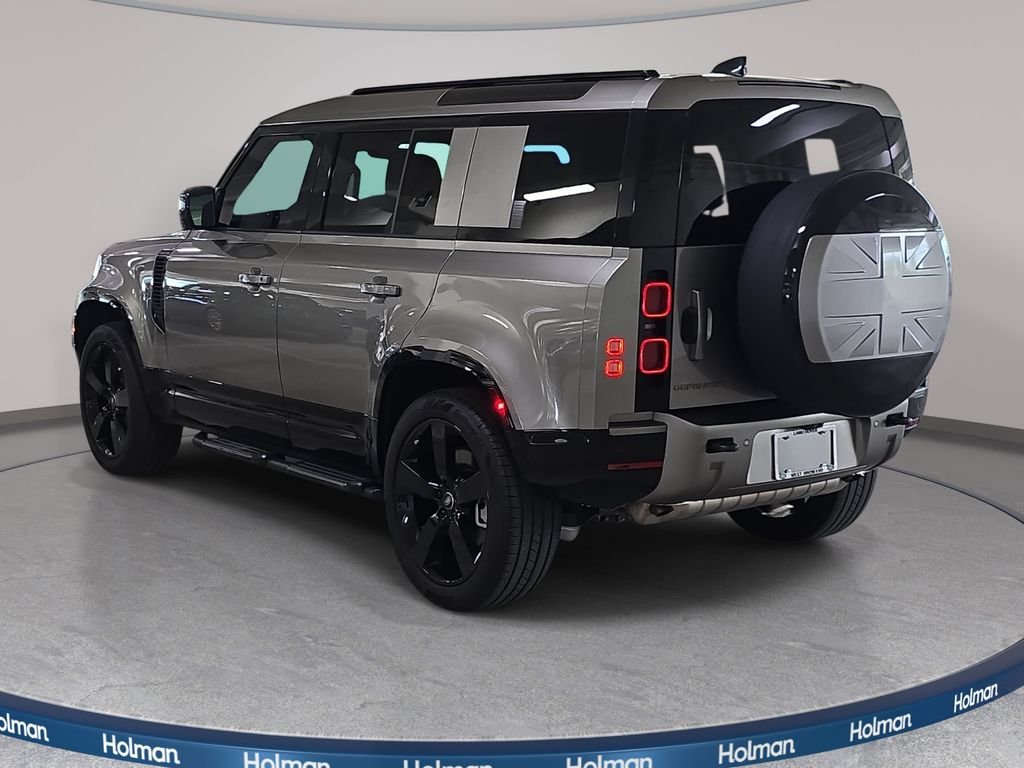 Used 2025 Silver Land Rover X-Dynamic SE image 9