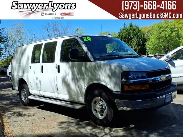 2024 Chevrolet Express 2500 Work Van HD's photo