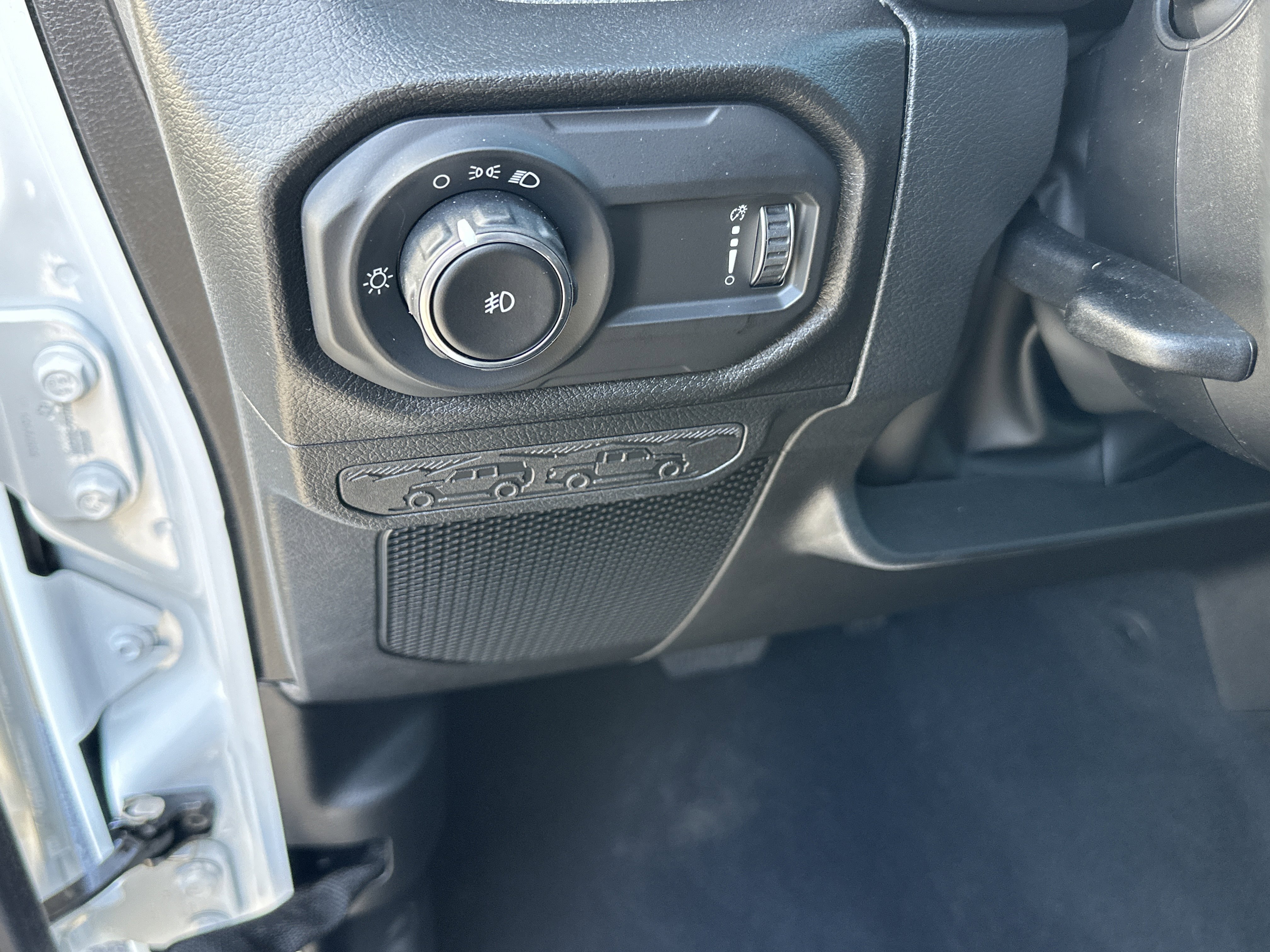 New 2026 Bright White Clear-Coat Exterior Paint Jeep Sport image 28