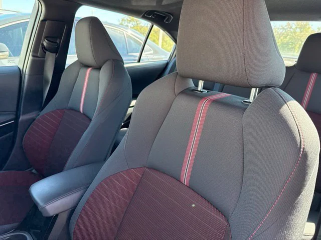 Used 2025  Toyota SE image 7