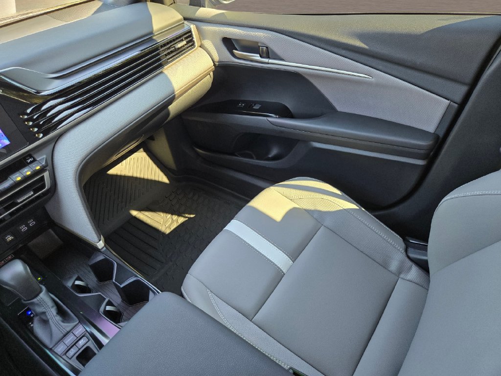 Used 2026  Toyota SE image 13