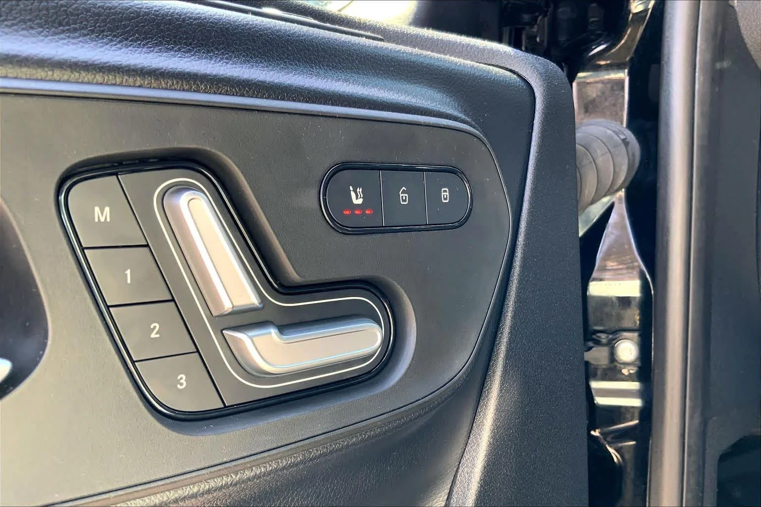 Used 2022 Obsidian Black Metallic Mercedes-Benz  image 22