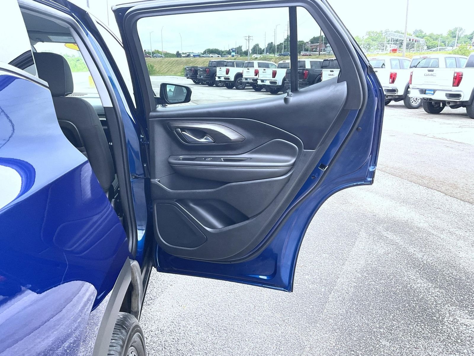 Used 2022 Blue GMC SLE image 17