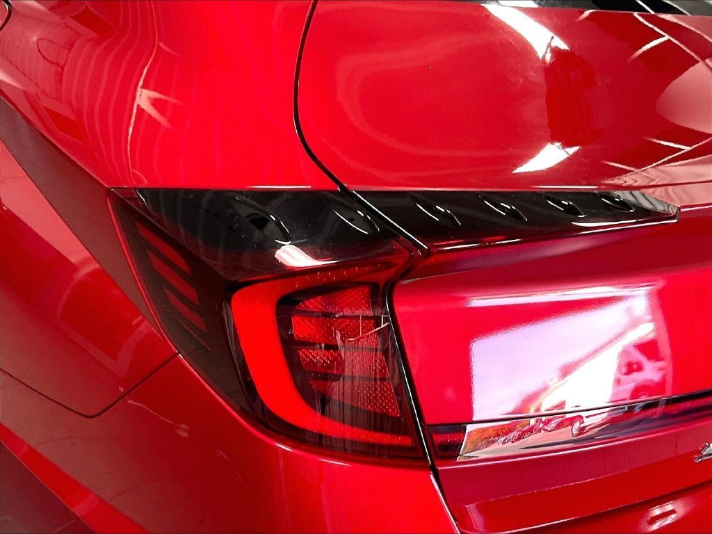 Used 2022 Red Hyundai SE image 32