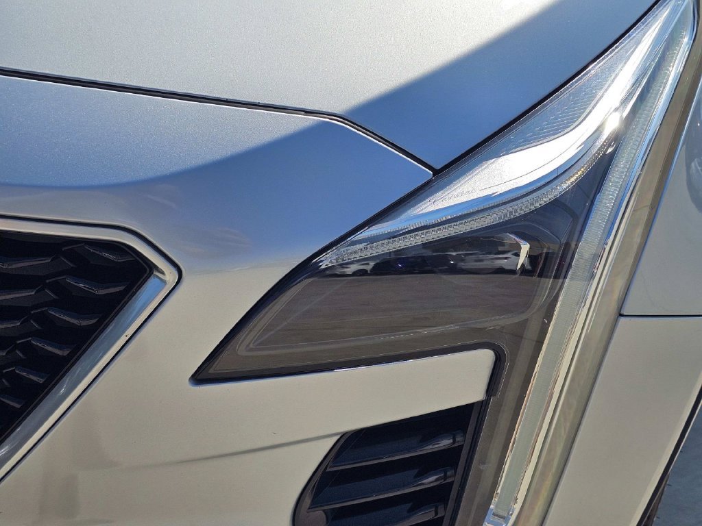 Used 2019 Silver Cadillac Sport image 5