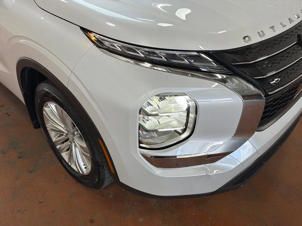 Used 2023 White Mitsubishi ES image 9