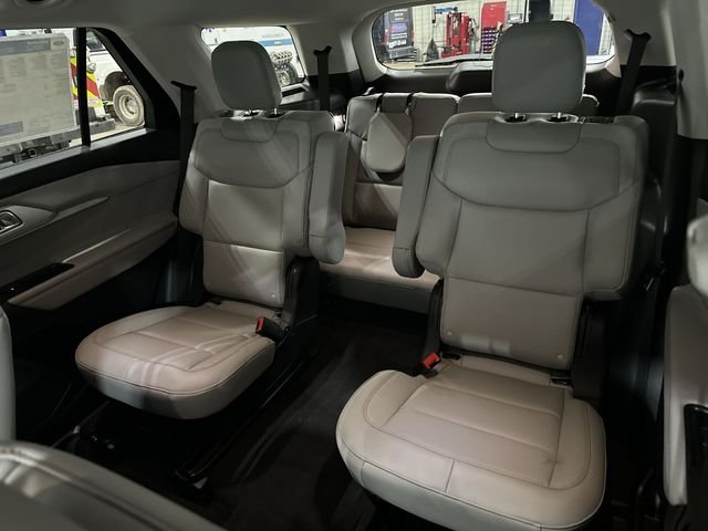 New 2026 Star White Metallic Tri-Coat Ford Active image 28