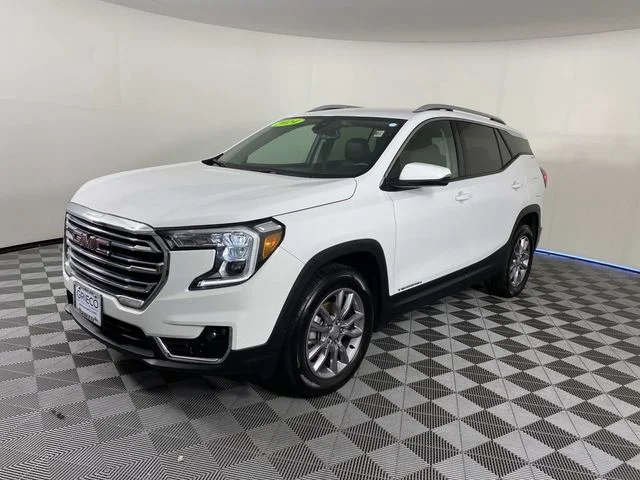 Used 2024 White GMC SLT image 4