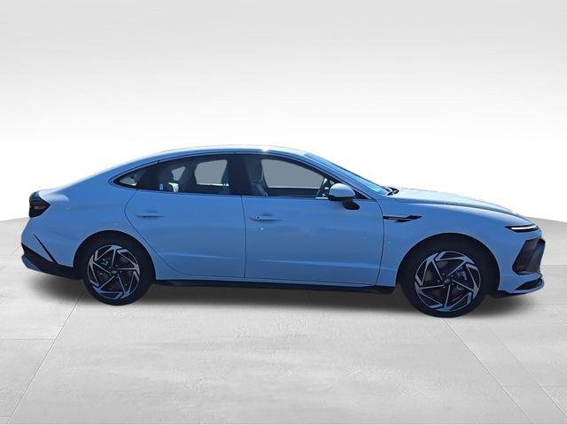New 2026 White Hyundai SEL Sport image 9