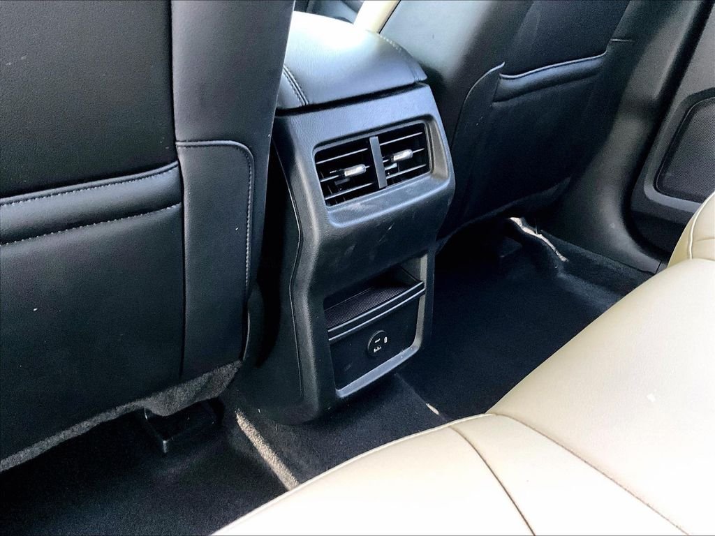 Used 2022 White Ford SEL image 27