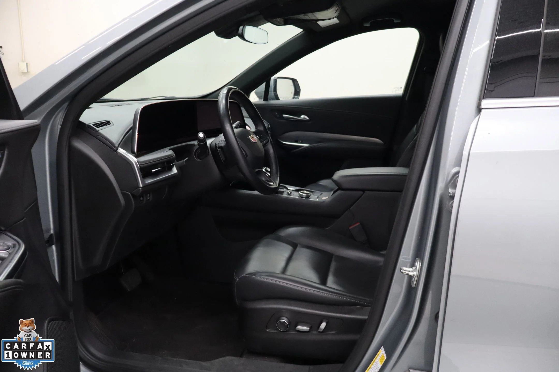 Used 2025 Silver Cadillac Premium Luxury image 25
