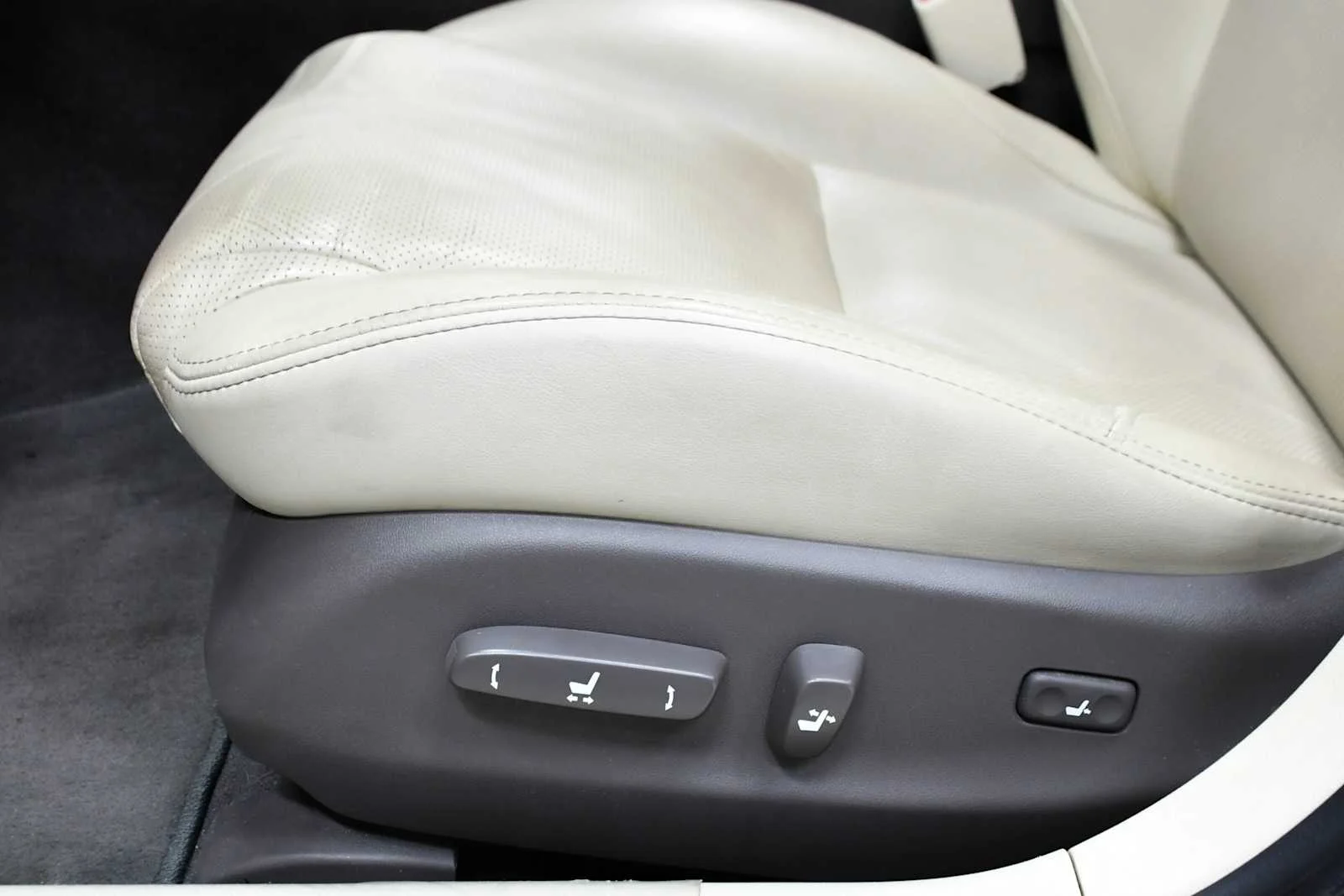 Used 2011 Matador Red Mica Lexus  image 13