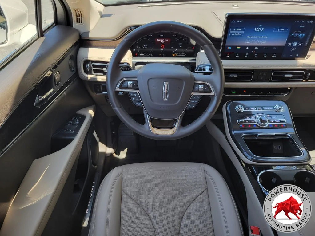 Used 2023 White Lincoln Reserve image 20