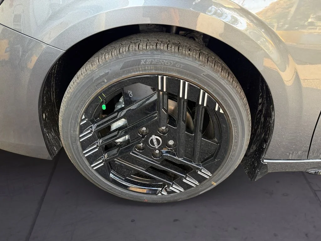 New 2027 Gray Nissan SR image 9