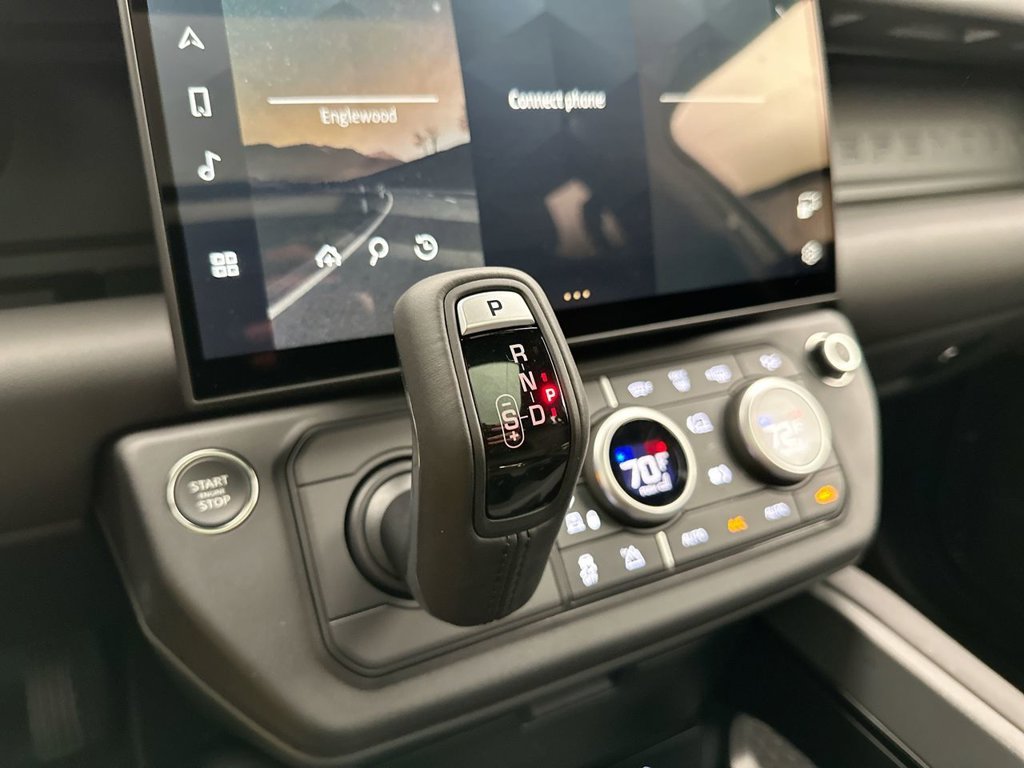 New 2026 Woolstone Green Land Rover X-Dynamic SE image 12