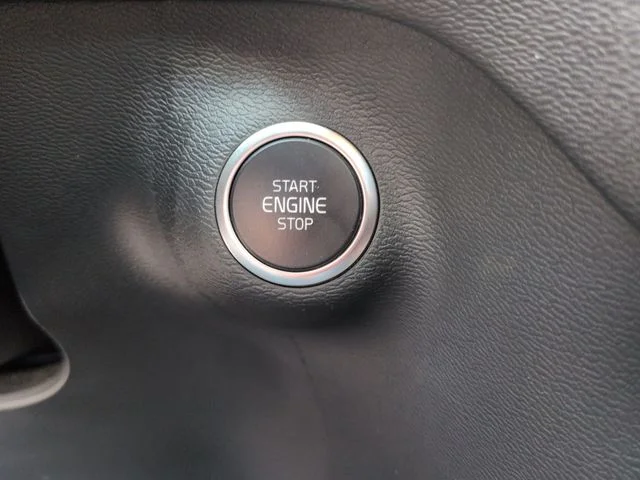 Used 2024 White Volvo B5 Core image 19