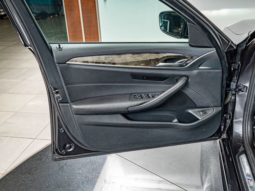 Used 2023 Dark Graphite Metallic BMW 540i image 23