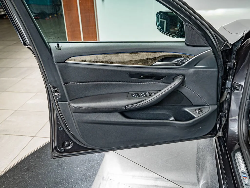 Used 2023 Dark Graphite Metallic BMW 540i image 23