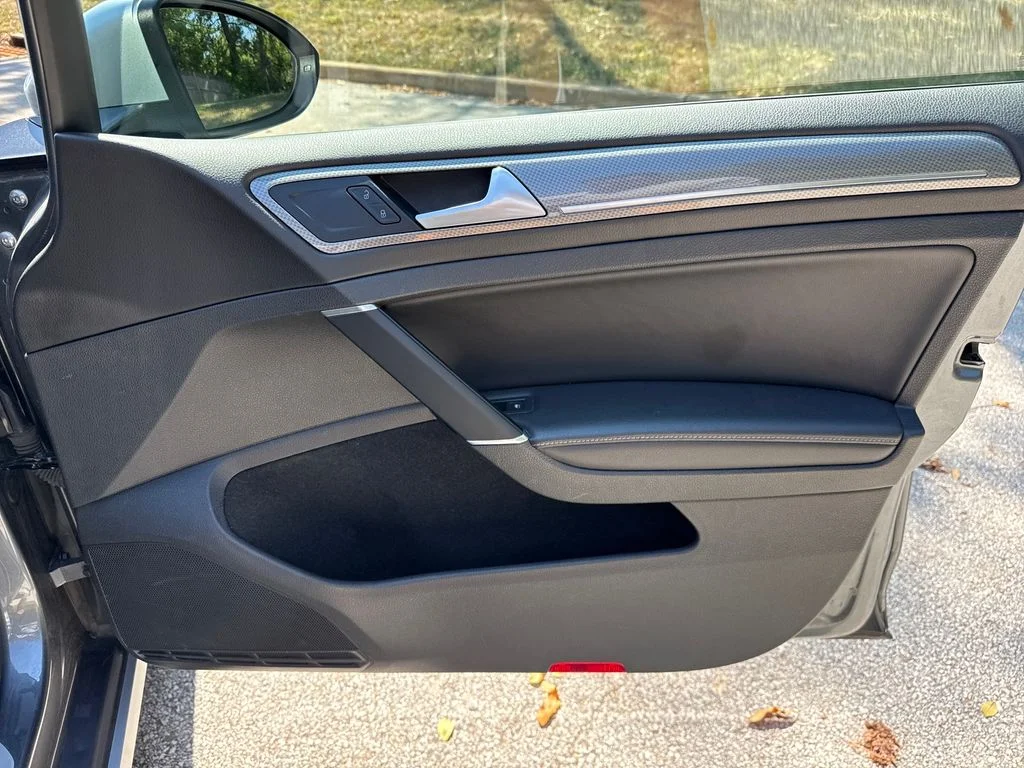 Used 2018  Volkswagen TSI SE image 28