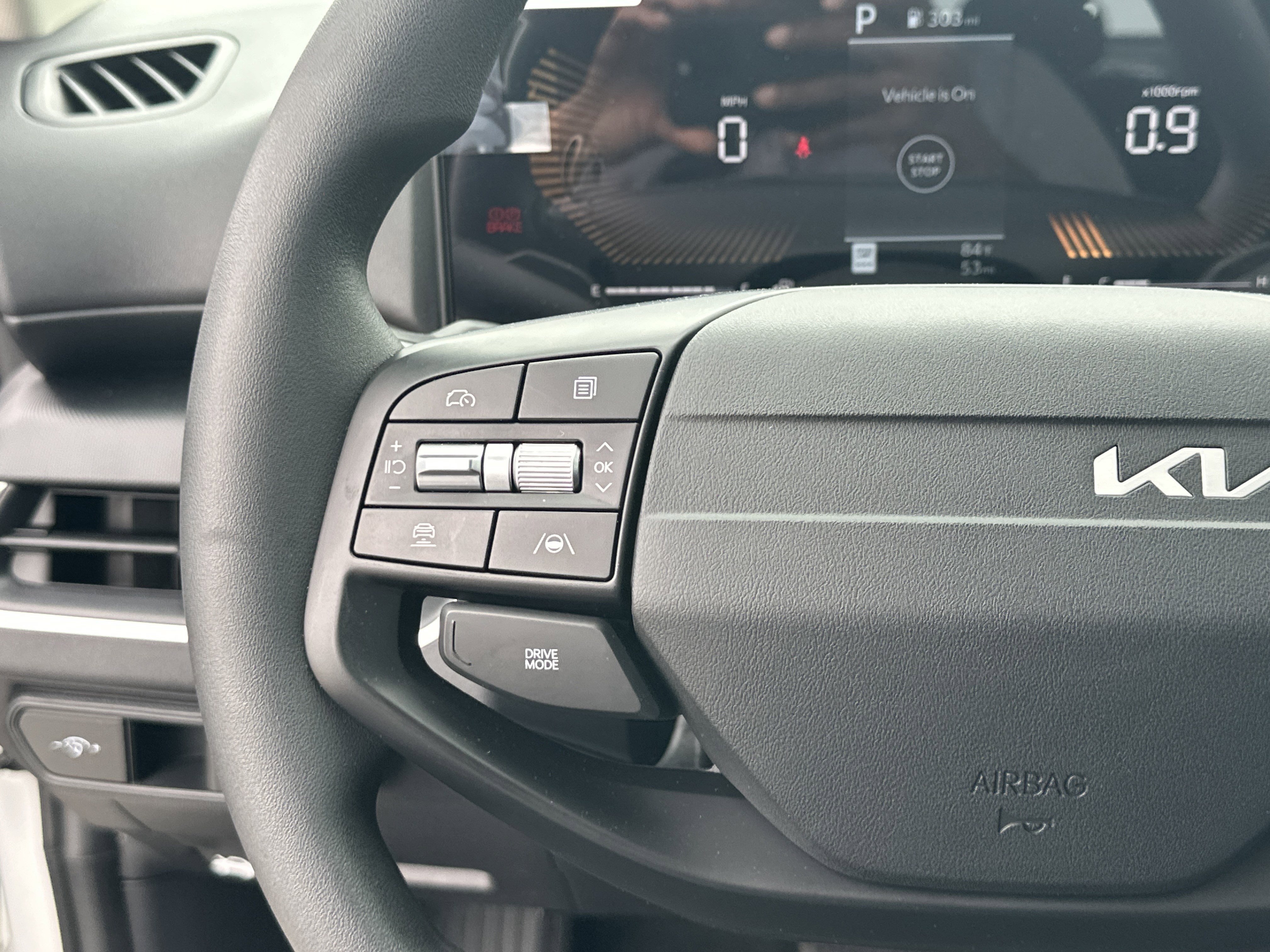New 2026 Snow White Pearl Kia LXS image 18