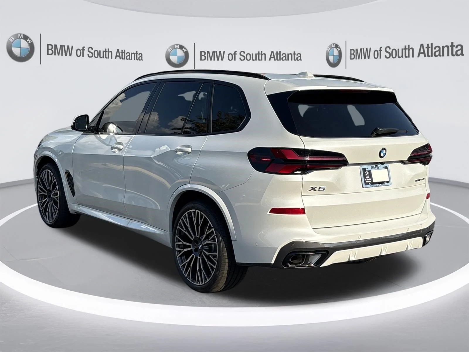 New 2026 Mineral White Metallic BMW xDrive40i image 17