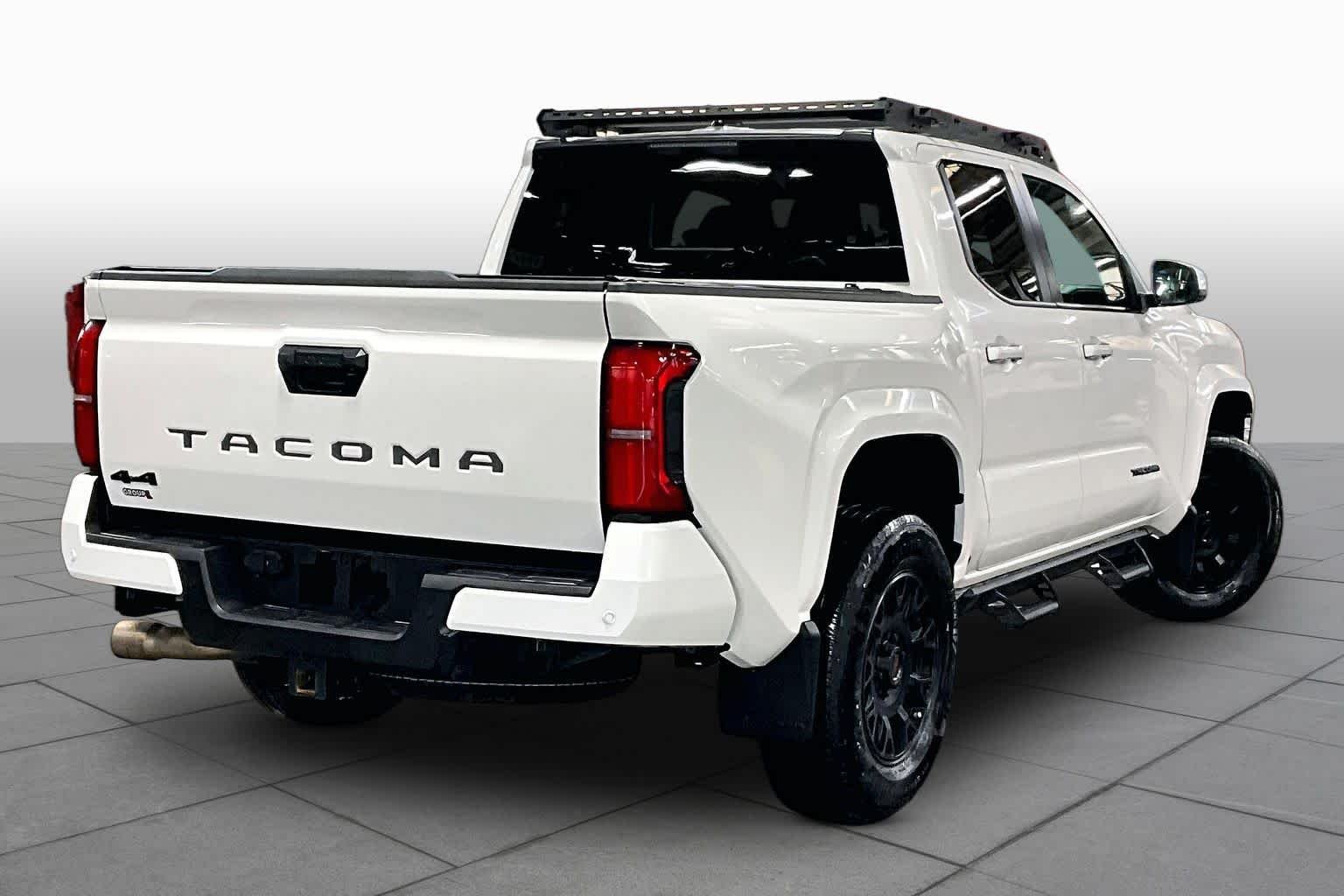 Used 2025 Ice Cap Toyota SR5 image 13