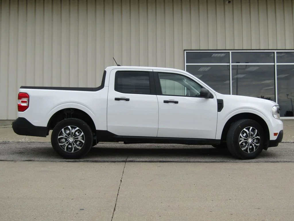 Used 2024 White Ford XL image 2