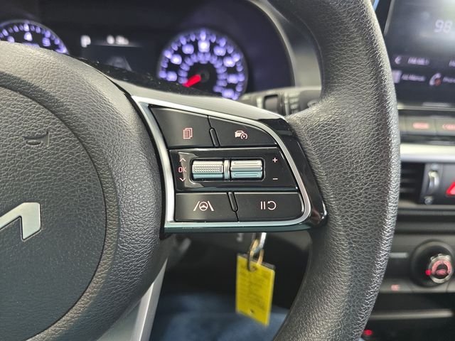 Used 2024 White Kia LXS image 18