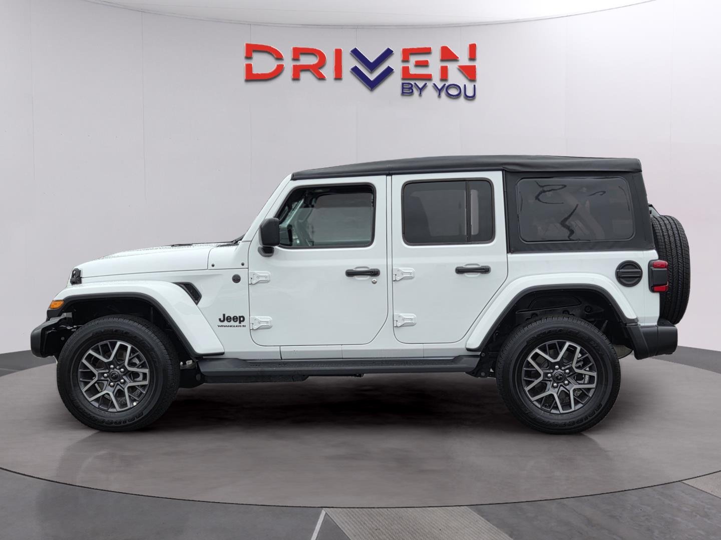 Used 2026 Bright White Clearcoat Jeep Sahara image 2