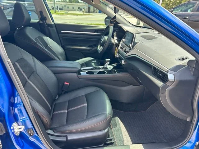 Used 2025 Blue Nissan 2.5 SR image 11