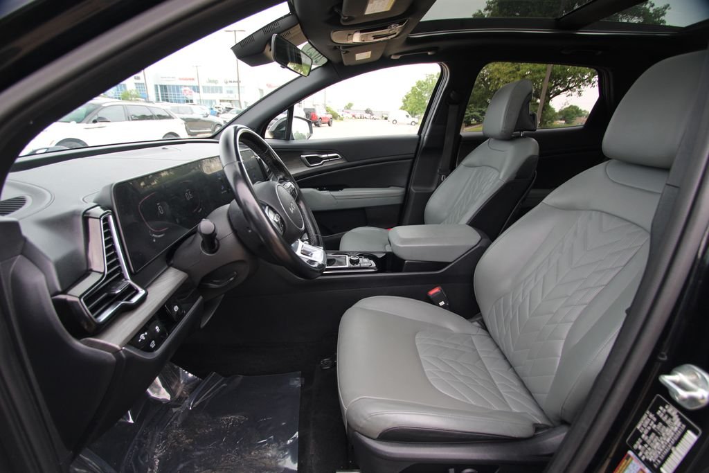 Used 2023 Black Kia X-Line image 6