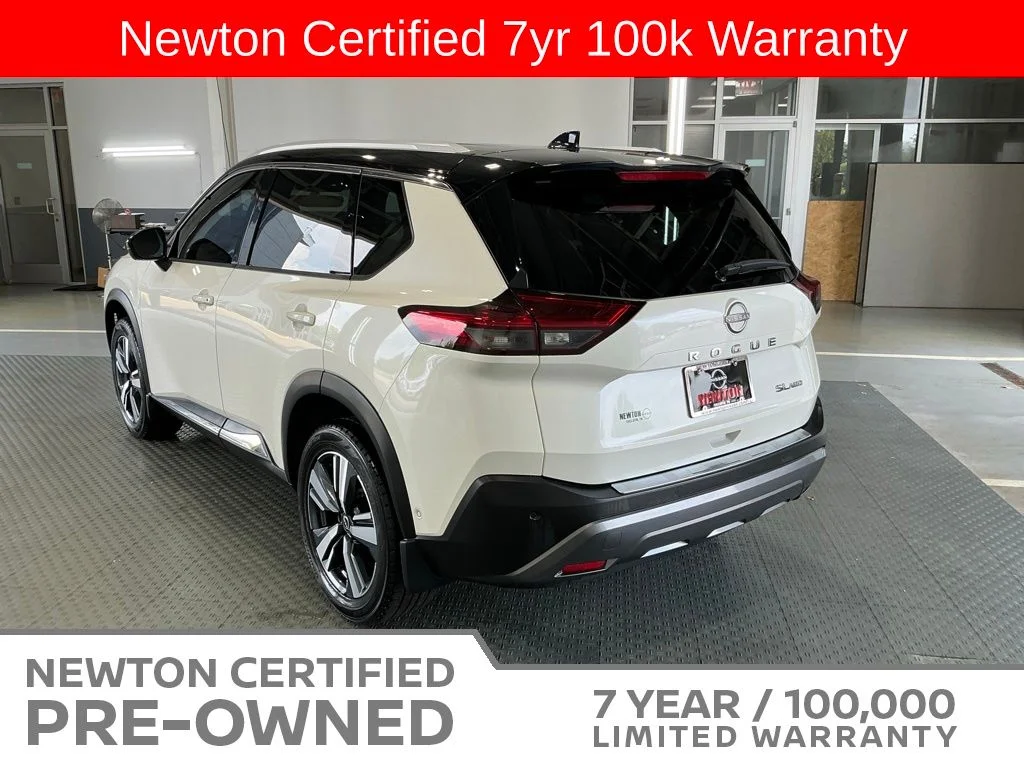 Certified Used 2023 Pearl White Tricoat/Super Black Nissan SL image 30