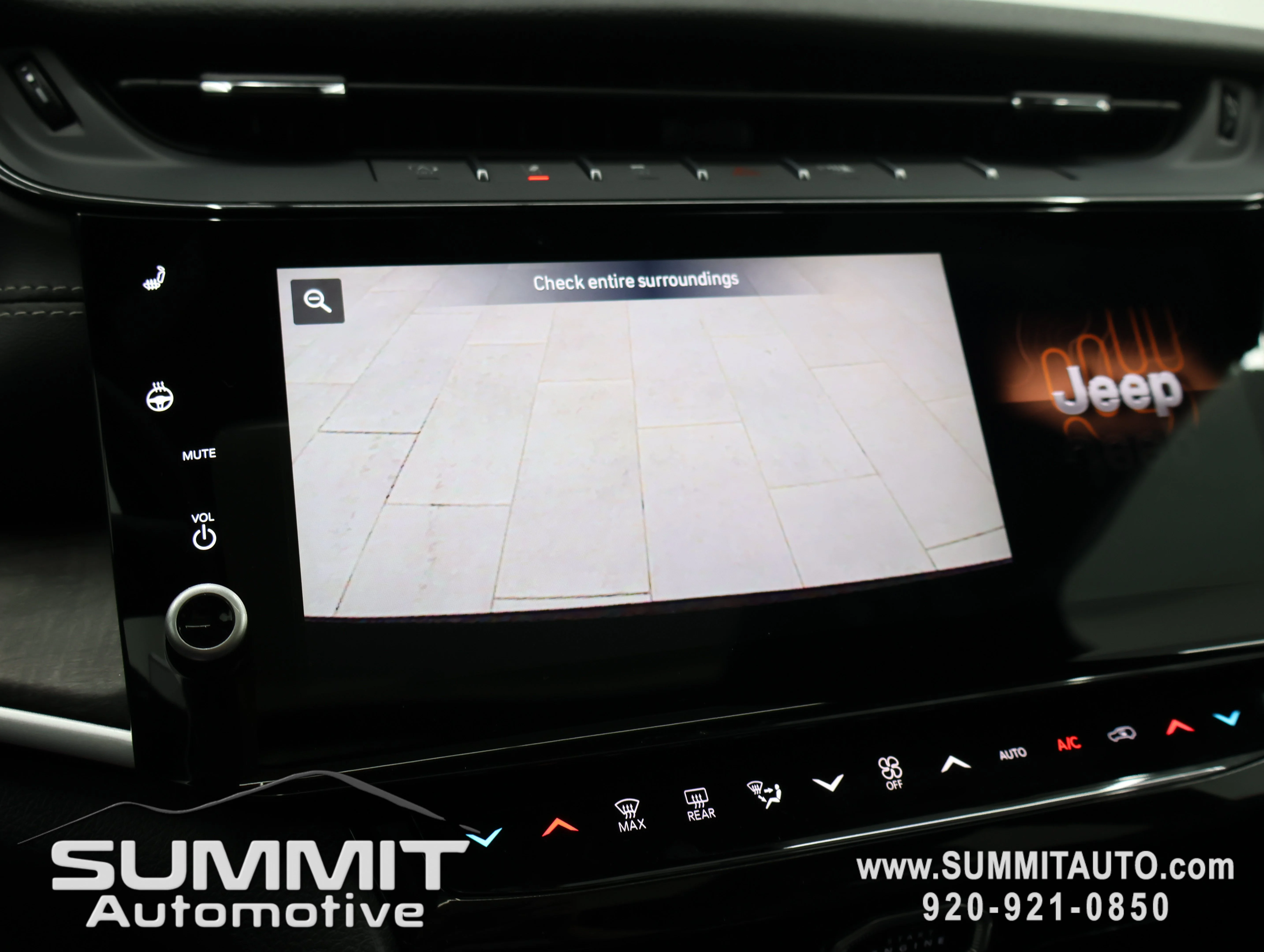 New 2026 Diamond Black Crystal Pearl-Coat Exterior Paint Jeep Limited image 17