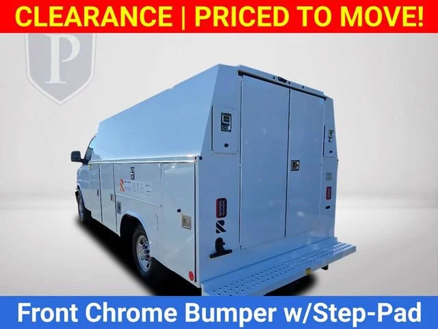 New 2025 Summit White Chevrolet 1WT image 9