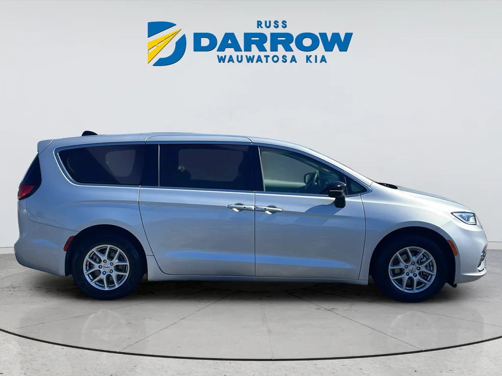 Used 2024 Silver Chrysler Touring L image 6