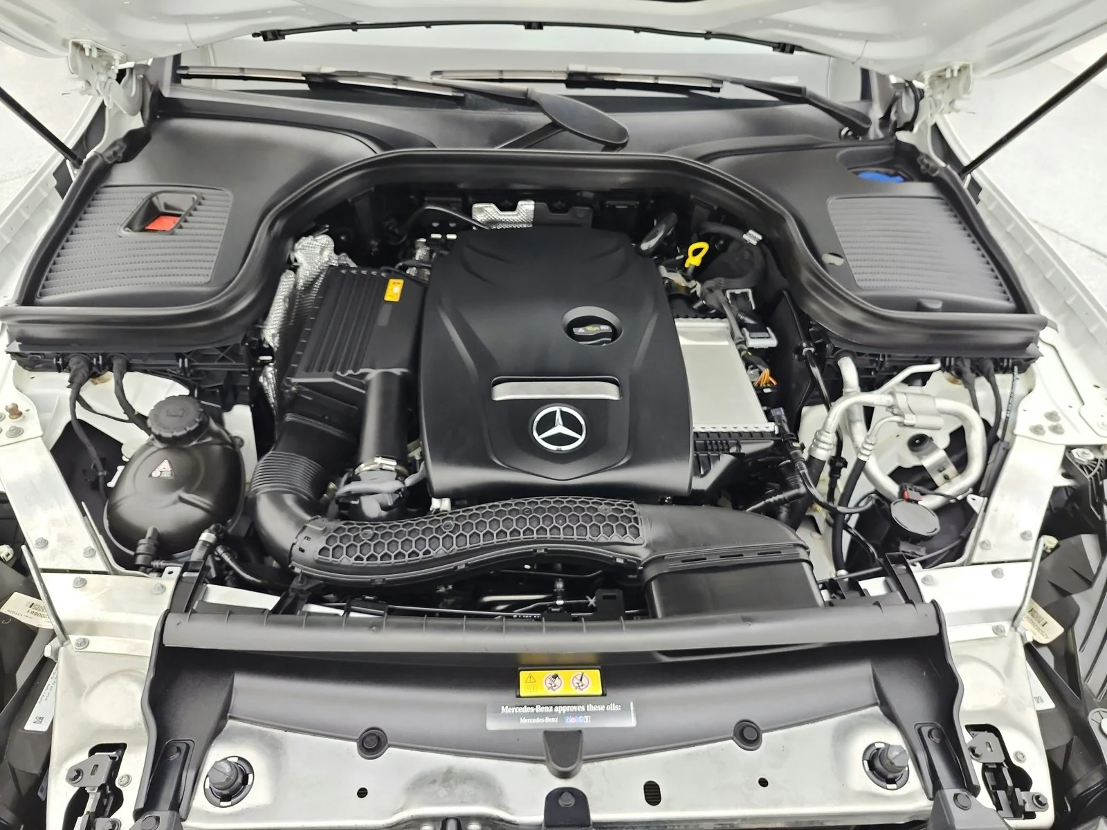 Used 2019 Polar White Mercedes-Benz GLC 300 SUV image 17