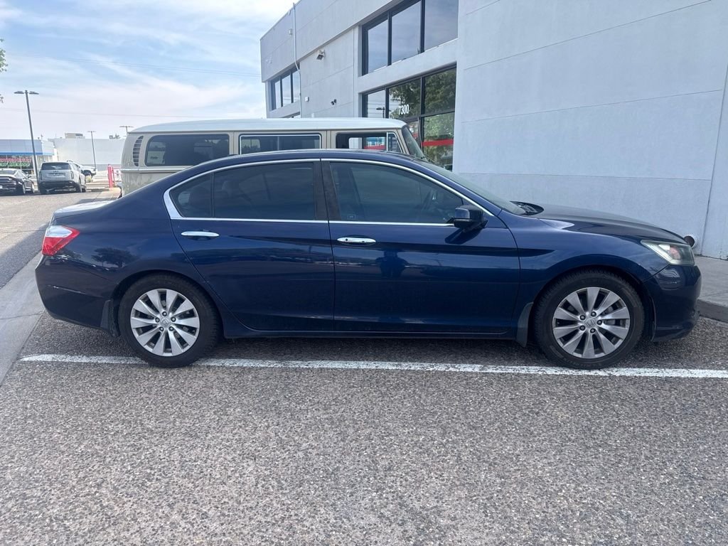 Used 2015 Blue Honda EX-L image 4