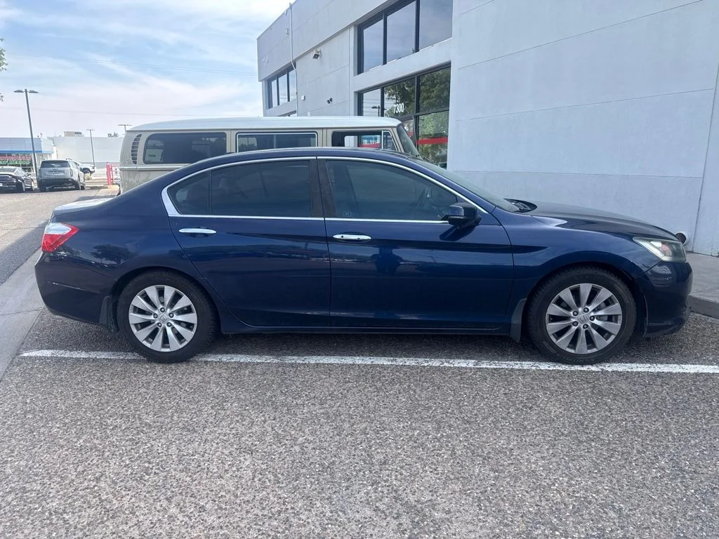 Used 2015 Blue Honda EX-L image 4