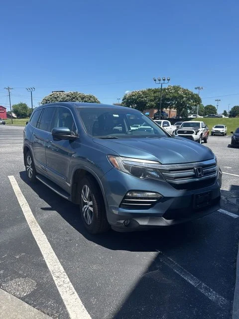 Used 2017  Honda EX-L image 2