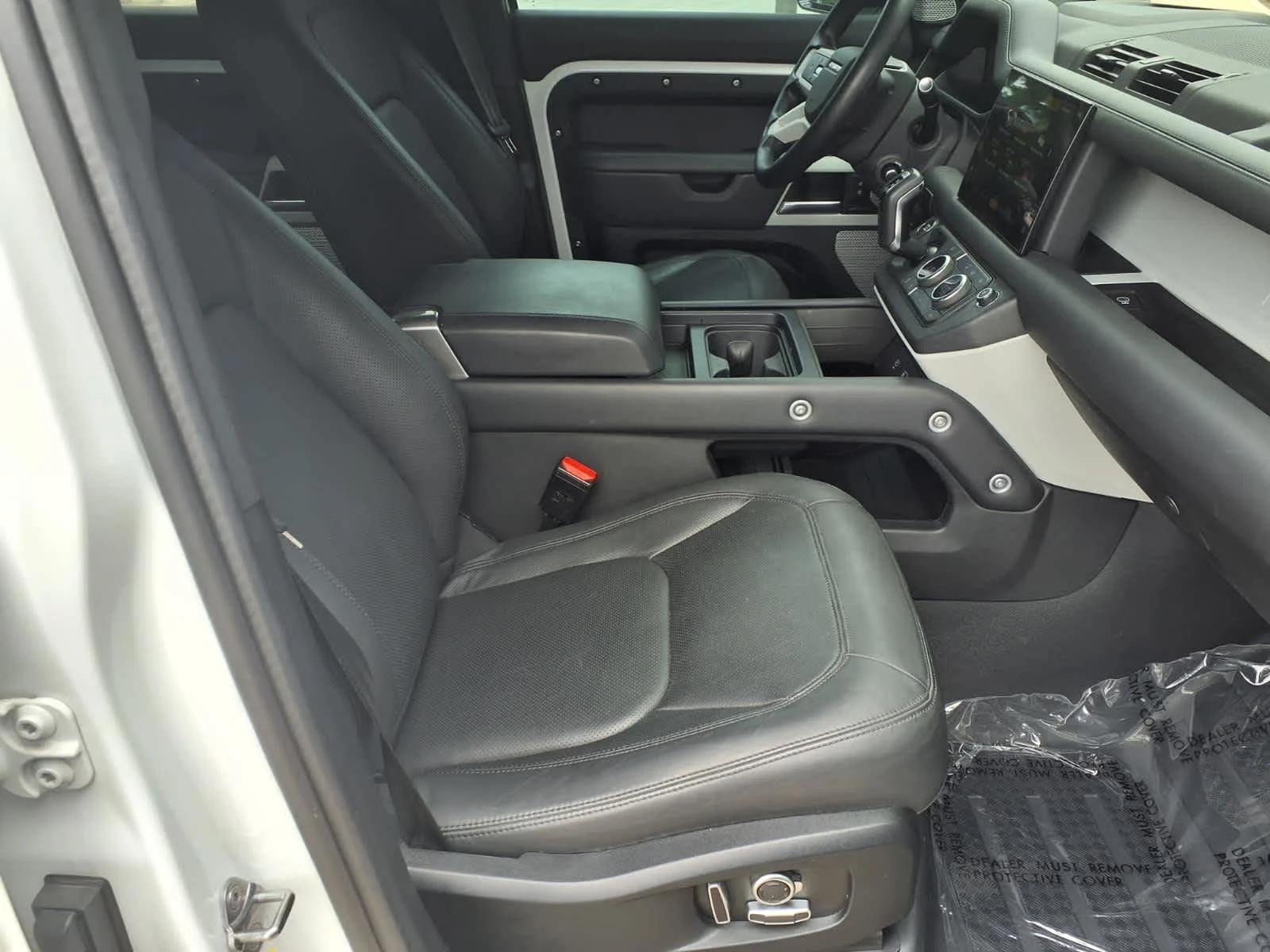 Certified Used 2024 Fuji White Land Rover S image 9