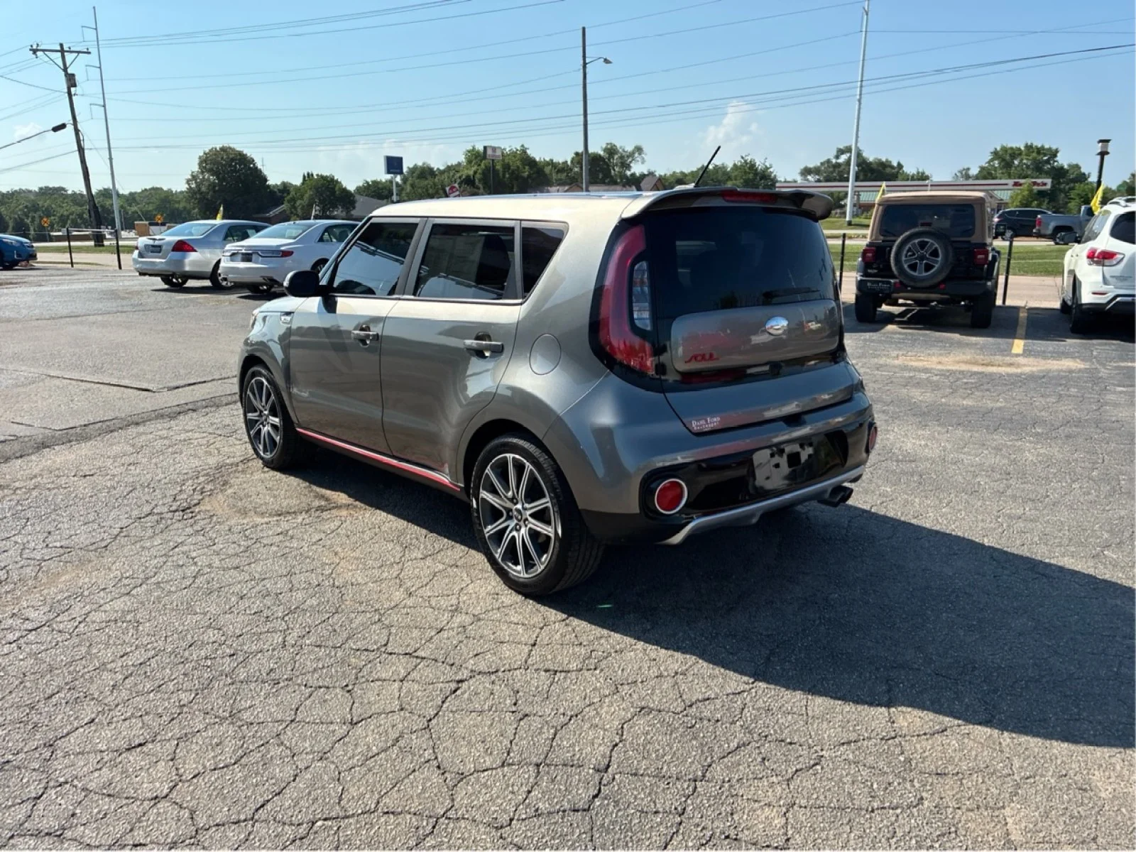 Used 2018 Gray Kia ! image 3