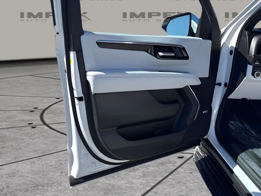 Used 2025 Beige Chevrolet Premier image 23