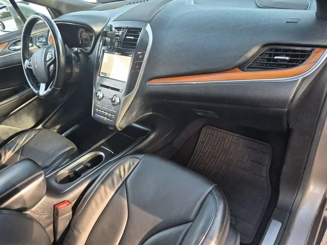 Used 2017 Silver Lincoln Reserve image 37